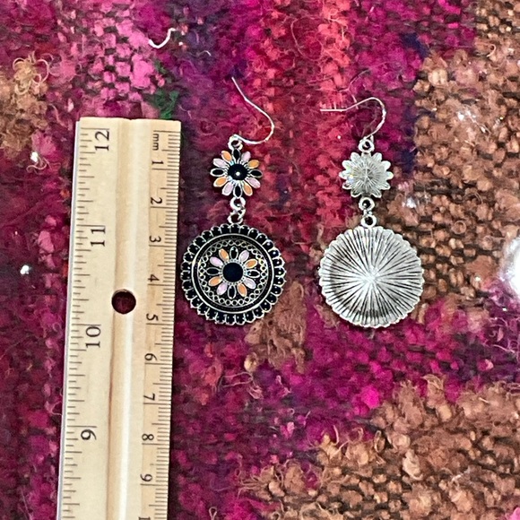 Elegant Floral Dangle Earrings - Picture 8 of 9